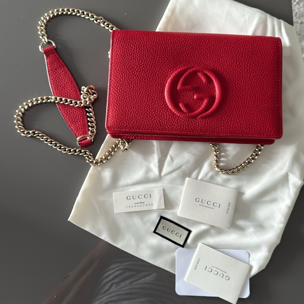 Gucci Red Crossbody Bag with Chain Strap - Picture 2 of 8